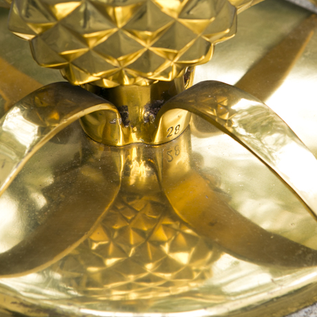 golden_brass_table_pineapple