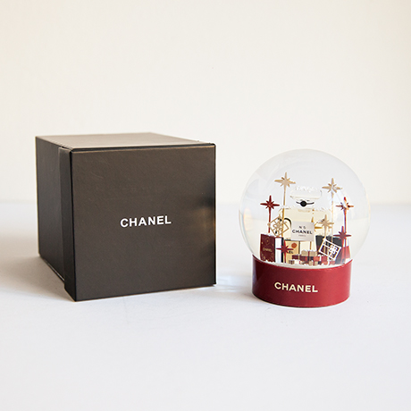 Chanel-snow-globe-red-Number-5