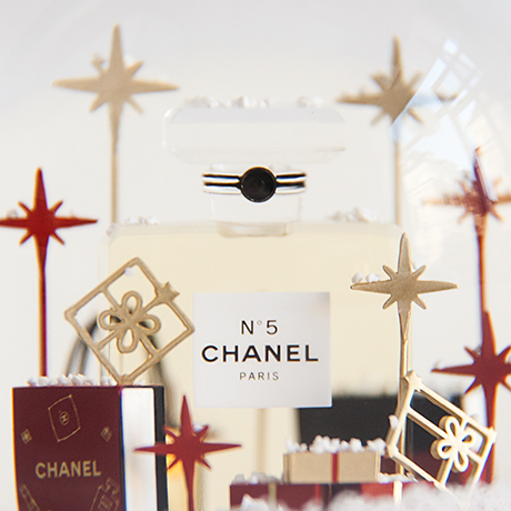 Chanel-Schneekugel-rot-Number-5