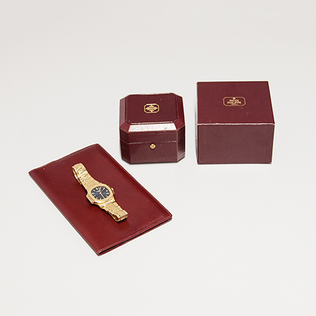 Patek-Philippe-nautilus-watch-golden