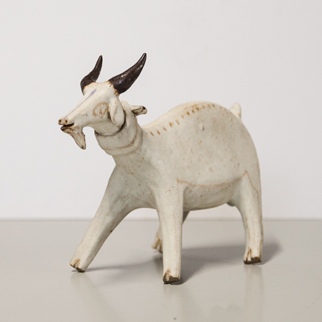 Bruno-Gambone-goat-ceramic-art