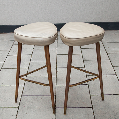 bar-stool-tripod-oak-base