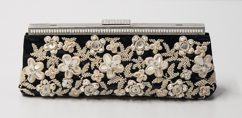 Valentino-clutch-bag-black-flowers-pearl - 16 Valentino-clutch-bag-black-flowers-pearl
