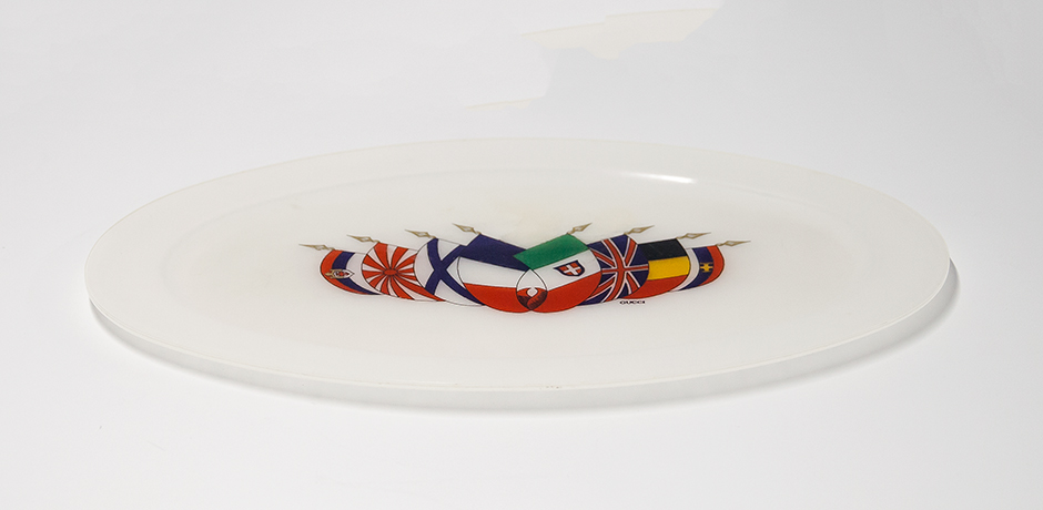 Gucci-lucite-Tablett-Servierbrett-flagge-fahne - 6 Gucci-lucite-Tablett-Servierbrett-flagge-fahne