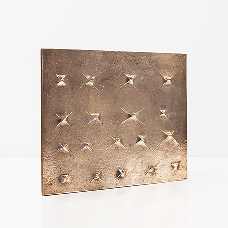 Esart-Carlo-Brera-vase-bronze-triangular