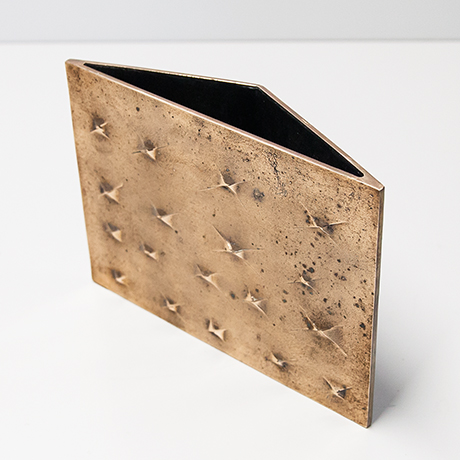 Esart-Carlo-Brera-vase-bronze-triangular