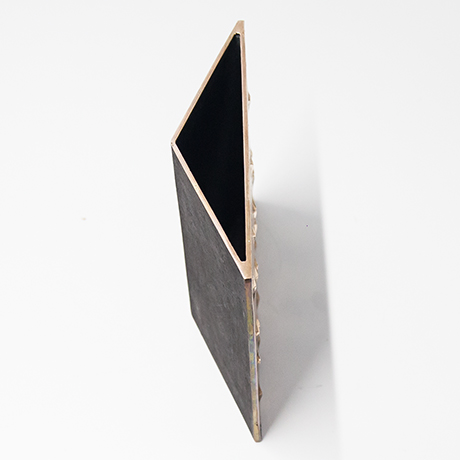 Esart-Carlo-Brera-vase-bronze-triangular
