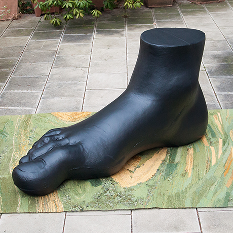 Gaetano-Pesce-Gavina-foot-stool-black - 4 Gaetano-Pesce-Gavina-foot-stool-black