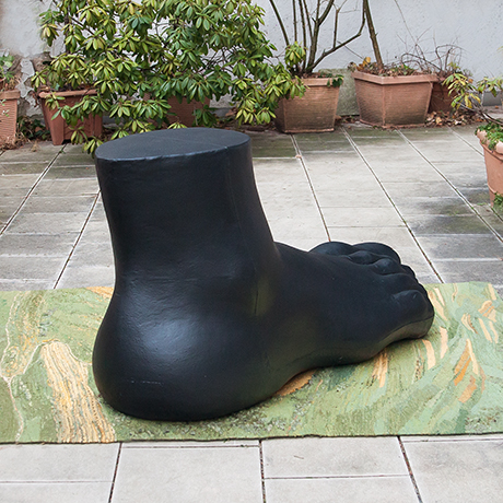 Gaetano-Pesce-Gavina-fuss-sessel-schwarz - 7 Gaetano-Pesce-Gavina-fuss-sessel-schwarz