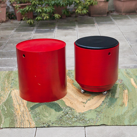 Verner-Panton-table-stools-red-stackable