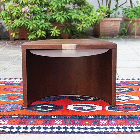 Andre-Putman-Hotel-Wasserturm-beistelltisch-couchtisch-stahl