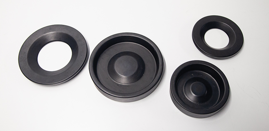 Angelo-Mangiarotti-Barbados-keramik-aschenbecher-schwarz-Danese