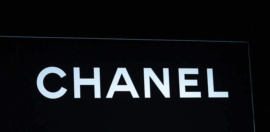 Chanel-No5-Gisele-Buendchen-LED-Werbeschield