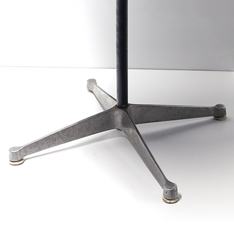 Charles-Eames-Vitra-Buerostuhl-blau