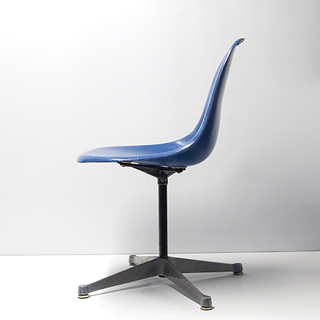 Charles-Eames-Vitra-fiberglass-office-chair-blue