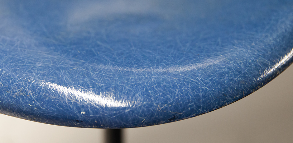 Charles-Eames-Vitra-Buerostuhl-blau-glasfaser