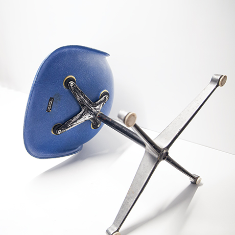 Charles-Eames-Vitra-fiberglass-office-chair-blue