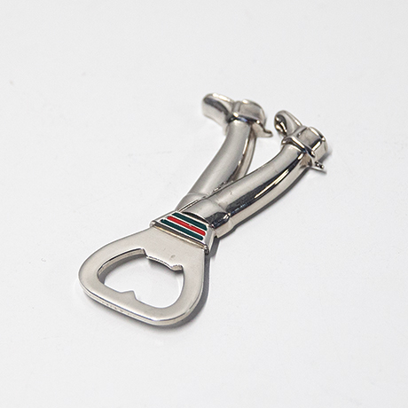 Gucci-Reitstiefel-flaschenoeffner-silber