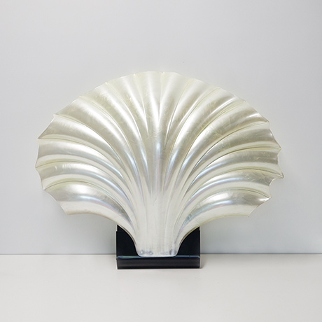 Schlichtes DesignRougier-Clam-lucite-wall-sconce-light