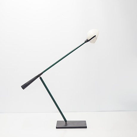 Schlichtes DesignPaolo-Rizzatto-Gino-Sarfatti-Arteluce-table-lamp
