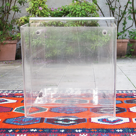 Charles-Charpentier-sessel-samt-lila-plexiglas