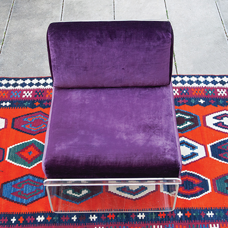 Charles-Charpentier-sessel-samt-lila-plexiglas