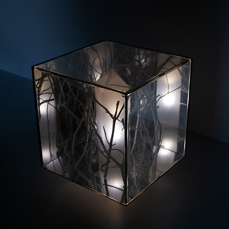 cube-object-illuminating-mirror