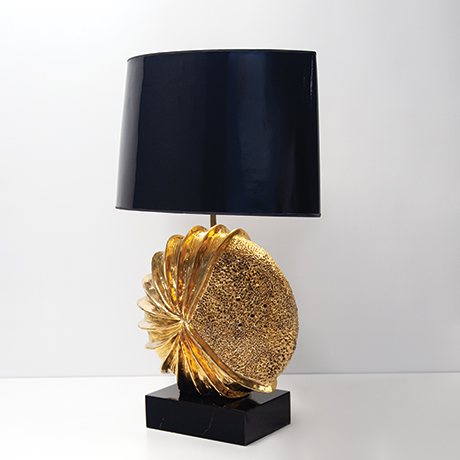 Tischlampe-schwarz-gold-Muschel-Porzellan