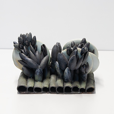 Beate-Kuhn-gestaffelt-keramik-skulptur-objekt