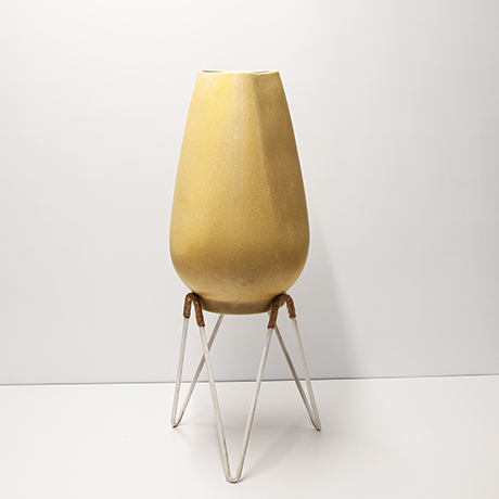 Schlichtes DesignCeramic-Vase-yellow-metal-base
