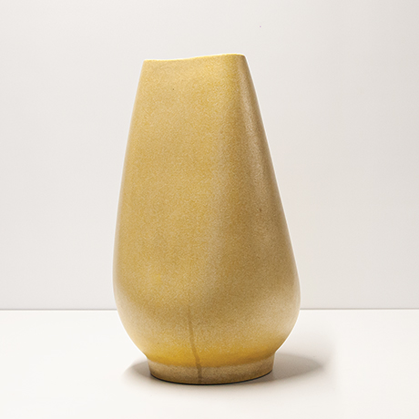 keramik-vase-gelb-gestell-deutsch