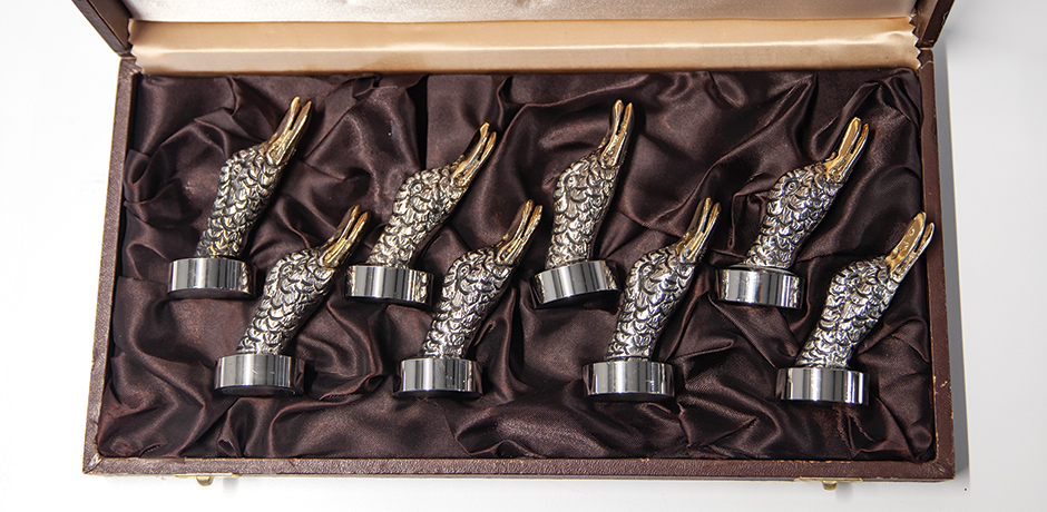 Gucci-ente-Briefbeschwerer-kartenhalter-silber