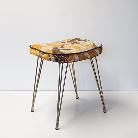 Schlichtes DesignSvenskt-Tenn-stool-Monkey-Rectangular-Brass